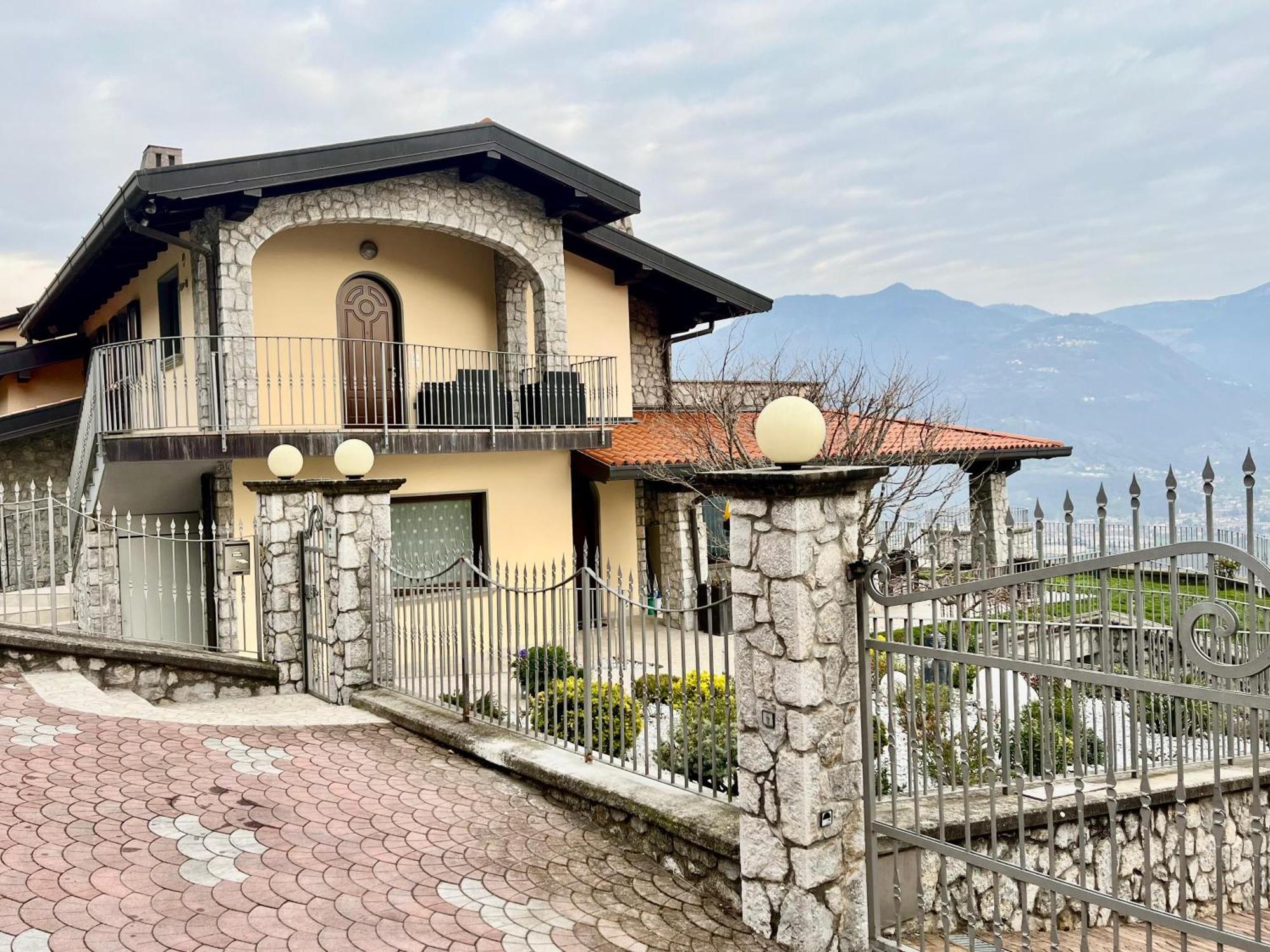 Il Bacio Del Sole Apartman Lovere Kültér fotó